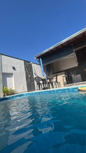 Edícula com Piscina mais área de construção