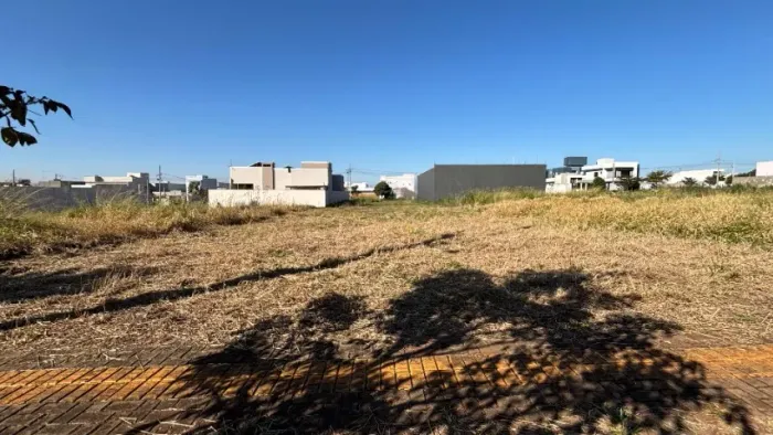 TERRENO À VENDA AVENIDA GARIBALDI - JARDIM IPÊ IV