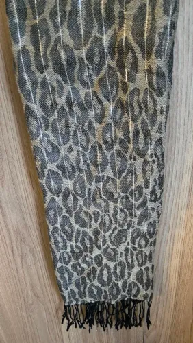 Echarpe/lenço estampado escuro