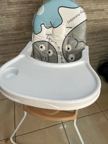 Cadeira de alimentação infantil