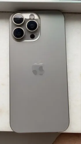 iPhone 16 Pro Max 256 GB Titanium sem detalhes