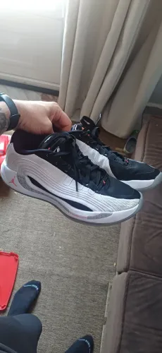 Tenis jordan luka 4
