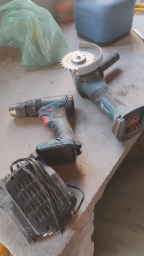 Parafusadeira e Esmerilhadeira Bosch 18 v (tem apenas1 bateria).Aceito ? crédito