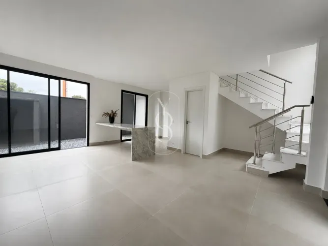 CASA TRIPLEX EM CONDOMÍNIO FECHADO COM 4 QUARTOS, TERRAÇO E QUINTAL NO ECOVILLE EM CURITIB