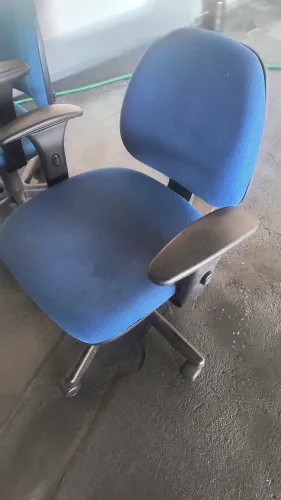 Cadeira escritório/ sala reunião