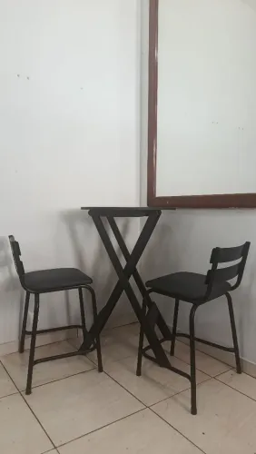 Mesa e cadeiras