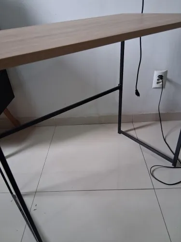 Escrivaninha em ótimo estado - Ideal para estudo ou home office