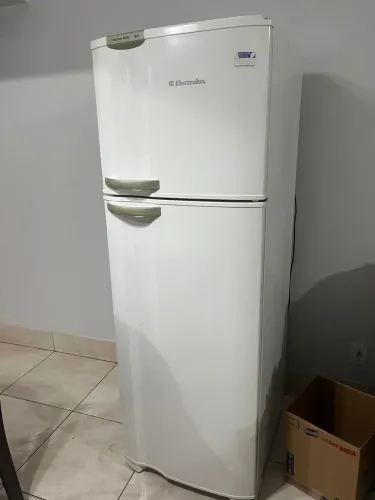 Geladeira Electrolux Frost Free DF38