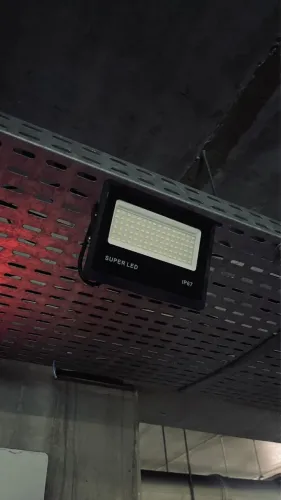 Vendo Led refletor 500w usado