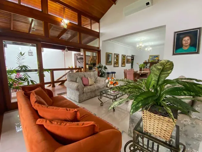 Casa em Condomínio : / Residencial / Sítio da Moenda