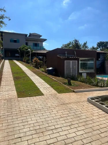 Imóvel para venda tem 340 metros quadrados com 4 quartos