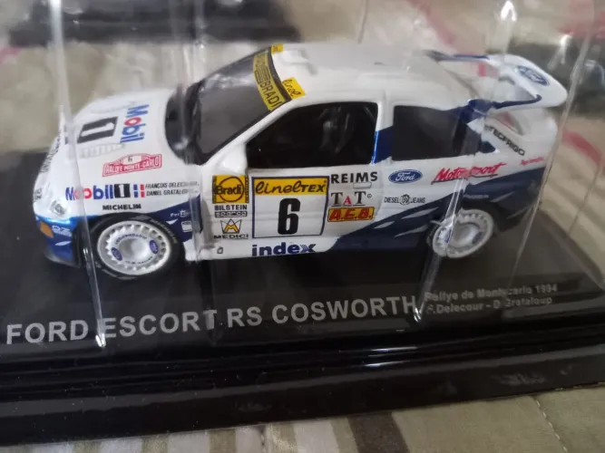 Miniatura Ford Escort RS Cosworth 1994 escala 1/43