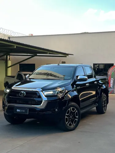 Toyota Hilux CD SRX Plus 4X4 2.8 TDI Die. Aut. 2024