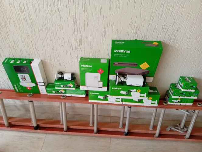 Kit com 4 câmeras Intelbras completo instalado 