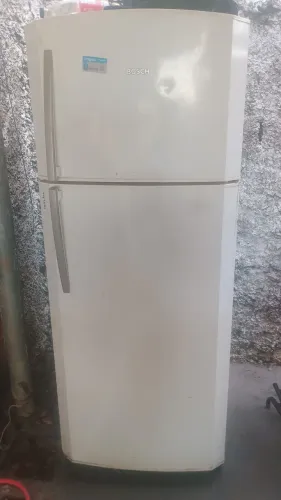 Vendo geladeira Frost Free duas portas 