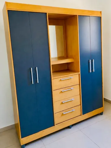 VENDO GUARDA ROUPA SEMI NOVO