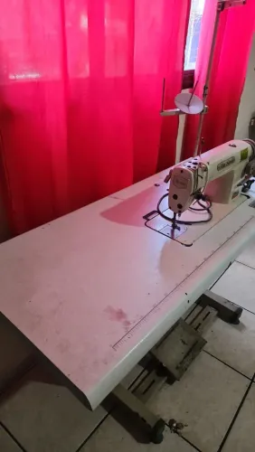 Máquina de costura marca sun special