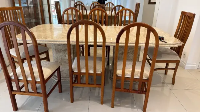 Cadeiras de Madeira Maciça | Excelente Estado | R$ 120 cada