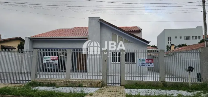 CASA TÉRREA COM MEZANINO E TERRENO.
