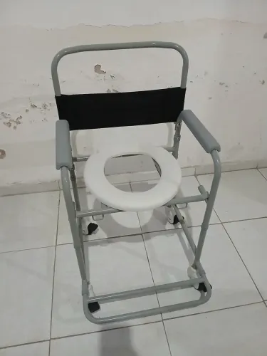 Cadeira de Banho Higiênica Dellamed