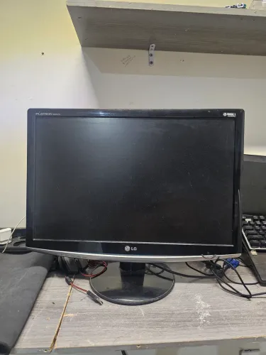 Monitor 22" lG entra vga e