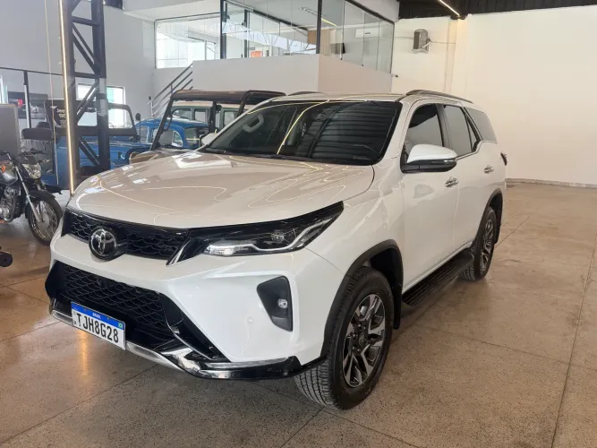 Toyota Hilux SW4 SRX Plat. 4X4 2.8 TB Die. Aut. 2024