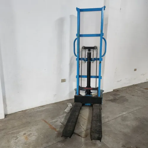 Paleteira manual paletrans 1500 kg.