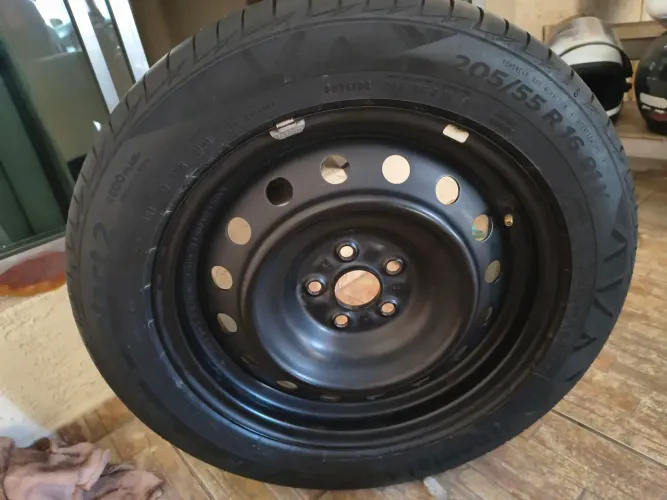 Roda de ferro Toyota com pneu aro16