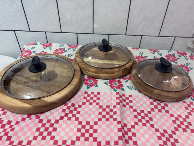 Kit 3 Gamelas Madeira Tabua Redonde Cortes de Carne com tampa de vidro