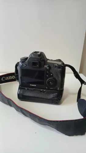Camera Eos 6D canon usada + grip