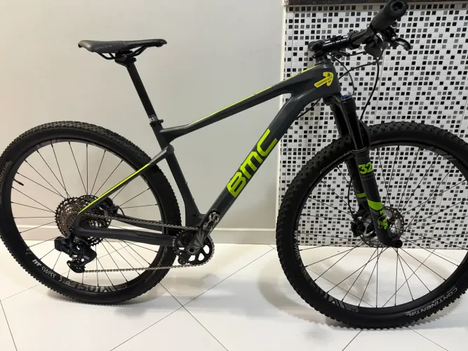 BMC TEAM ELITE - Quadro Carbono - Câmbio Eletrônico GX (Novo) - Tam: 17'