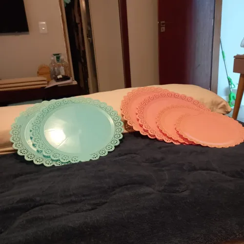 Pratos de plástico decorados para docinhos