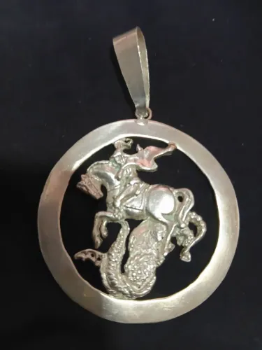 Pingente  são Jorge.   Prata