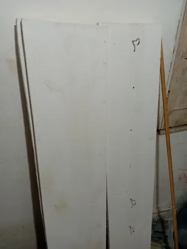 Vendo 4 tábuas medindo 1.5 m cada.