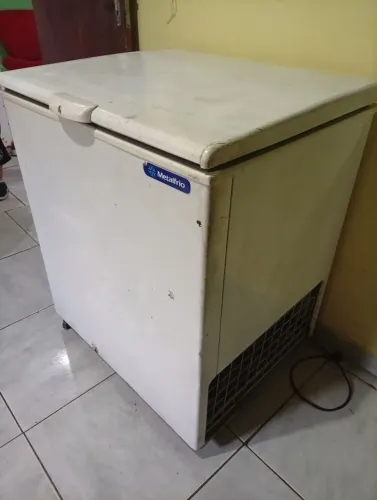 Vendo frizer metalfrio gela bastante