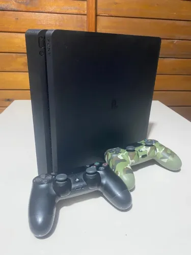 PS4 slim 1Tb com 2 controles