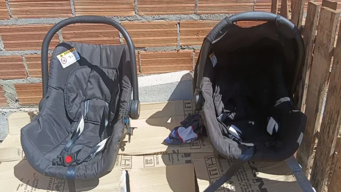 vendo dois bebê conforto ou troco em duas cadeirinha para carro