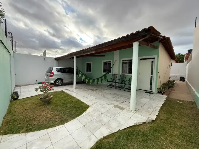 Casa no Loteamento Vale Dourado