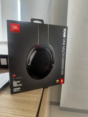 JBL Tour One M2 Fone de Ouvido Bluetooth Preto Sem Fio, Over-Ear, Cancelamento de Ruído