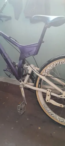 Bicicleta com suspensão dupla