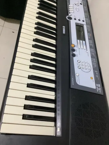 Teclado YAMAHA PSR E213