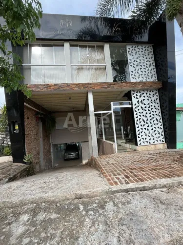 Casa 05 domitórios no Bairro Petrópolis em Passo Fundo, para venda.