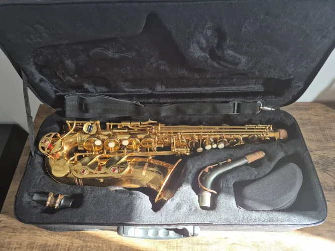 Saxofone Alto Suzuki
