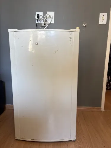 Frigobar Electrolux RE120 - 122L