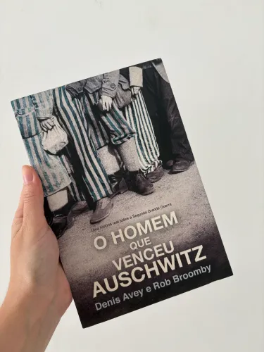 Livro O homem que venceu Auschwitz