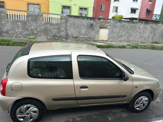 Renault Clio Hi-flex 1.0 16V 3P 2012