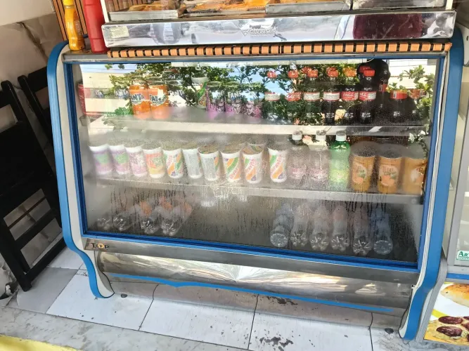 Vendo este balcão expositor valor 1600