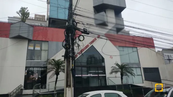 Loja com 02 garagens
