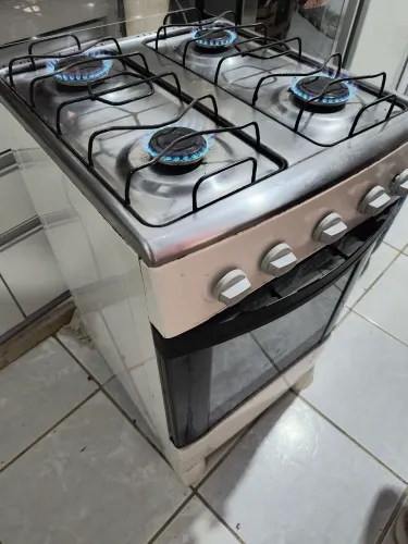 Fogão Itatiaia 4 bocas automático funcionando perfeitamente. Não aceito oferta 