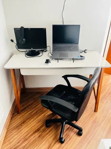 Mesa de Home Office + Cadeira de escritório 